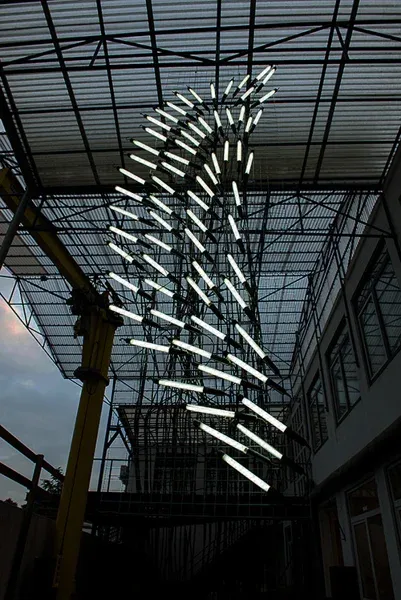 Flügel – Installation im Raum